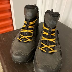 NorthFace men’s size 8 Gore-Tex winter boots